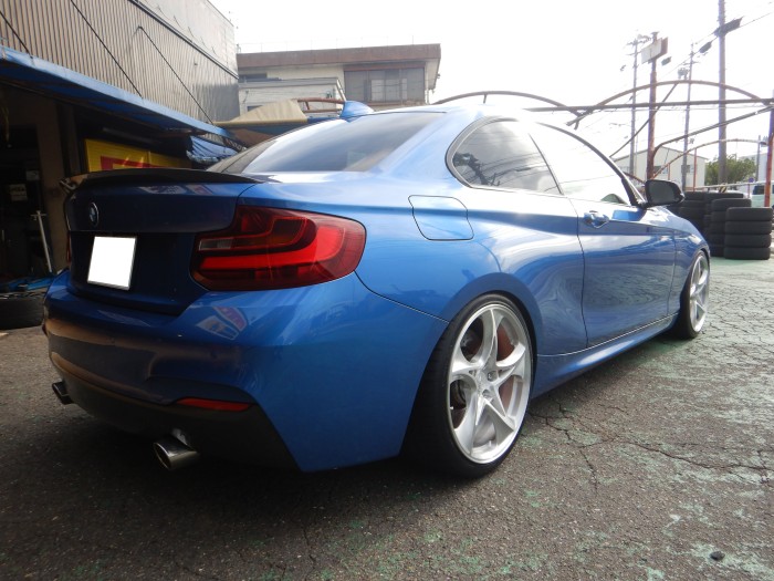 BMW  220i F22